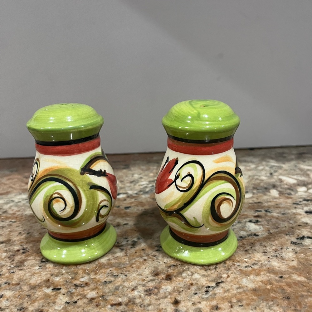 Vintage Gail Pittman Pottery Salt and Pepper Shakers